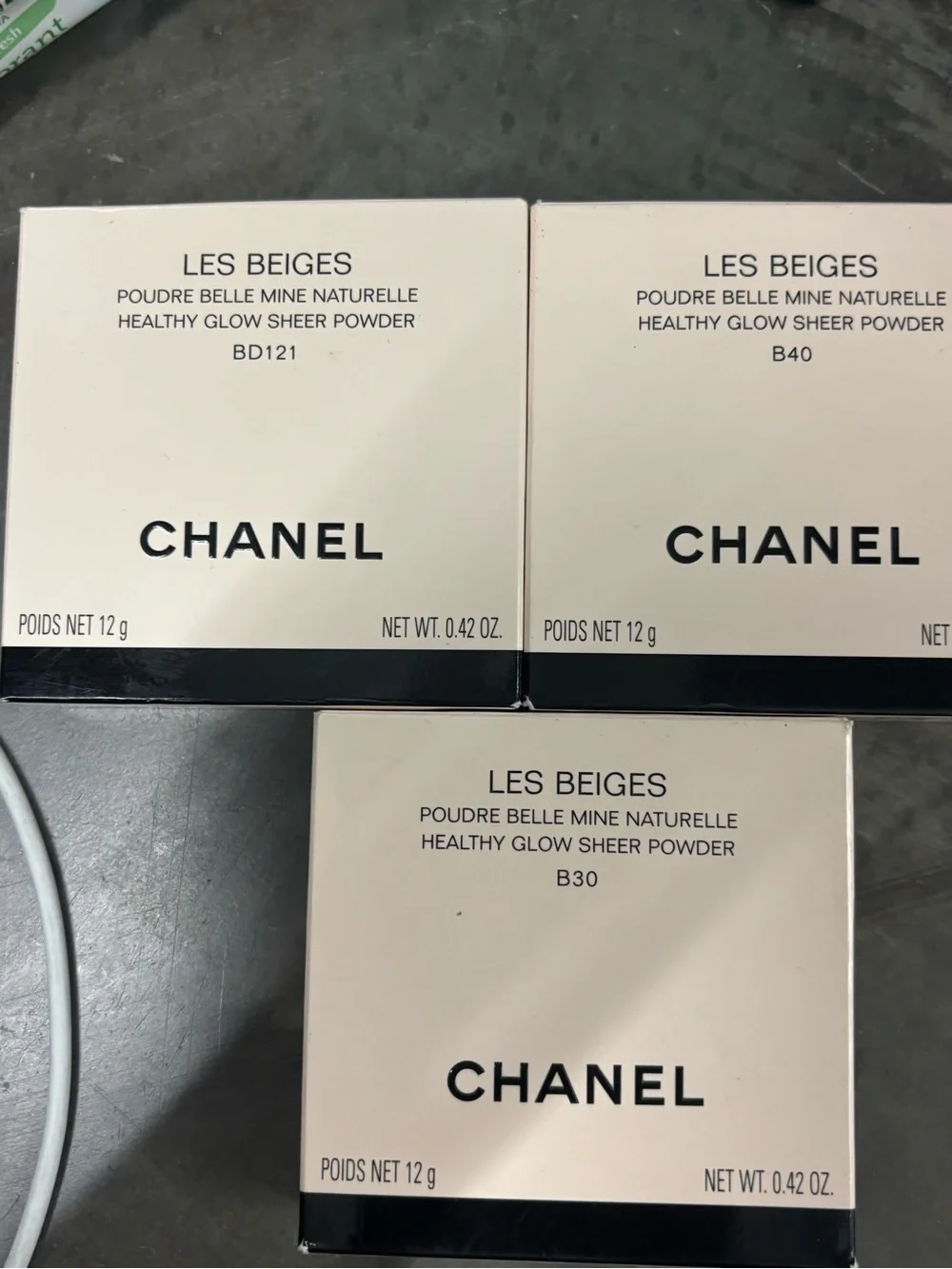 CHANEL Les Beiges Sheer Powder Trio in Beige/Cream Packaging